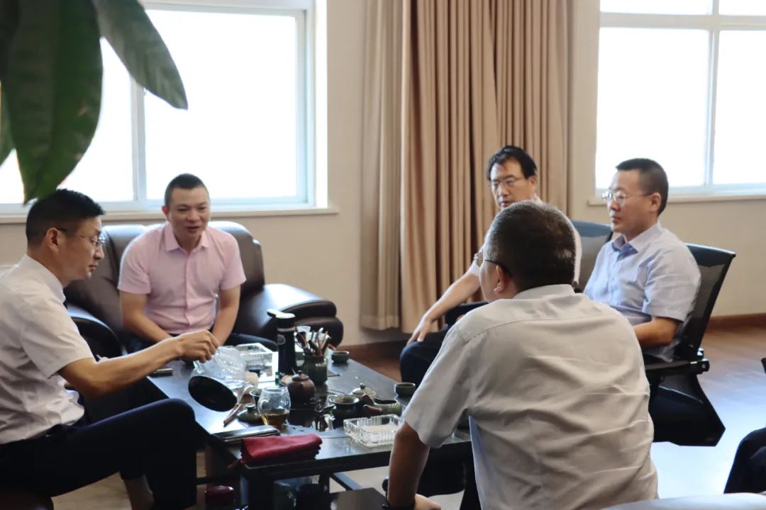 鹤壁市商务局局长李红生一行莅临万洲汇现场办公指导工作
