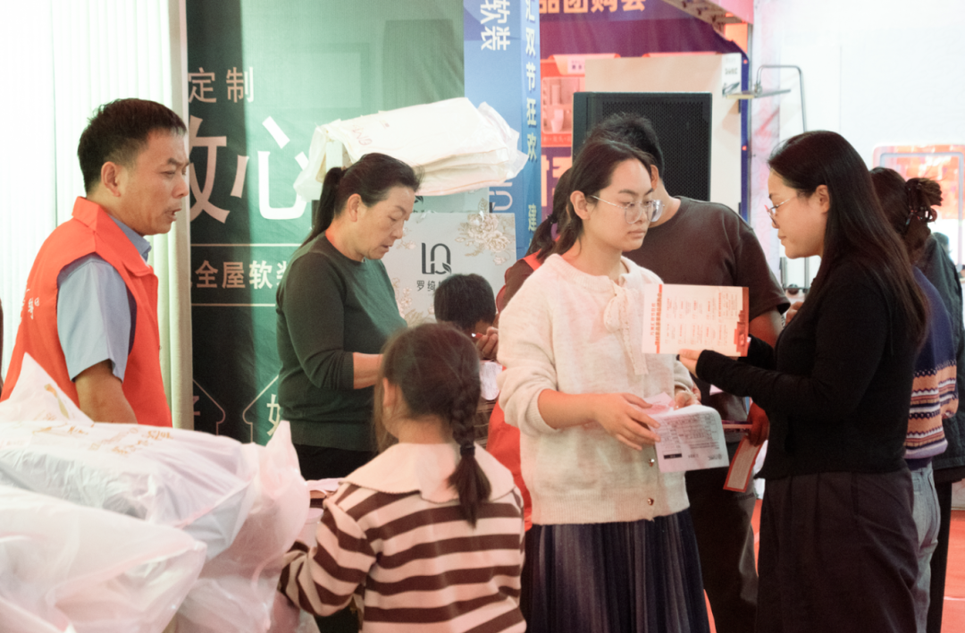 热烈庆祝万洲汇双节狂欢建材家具家装用品团购会圆满成功