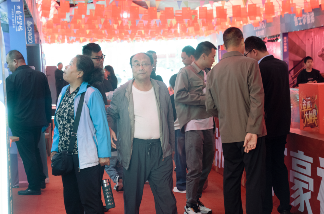 热烈庆祝万洲汇双节狂欢建材家具家装用品团购会圆满成功