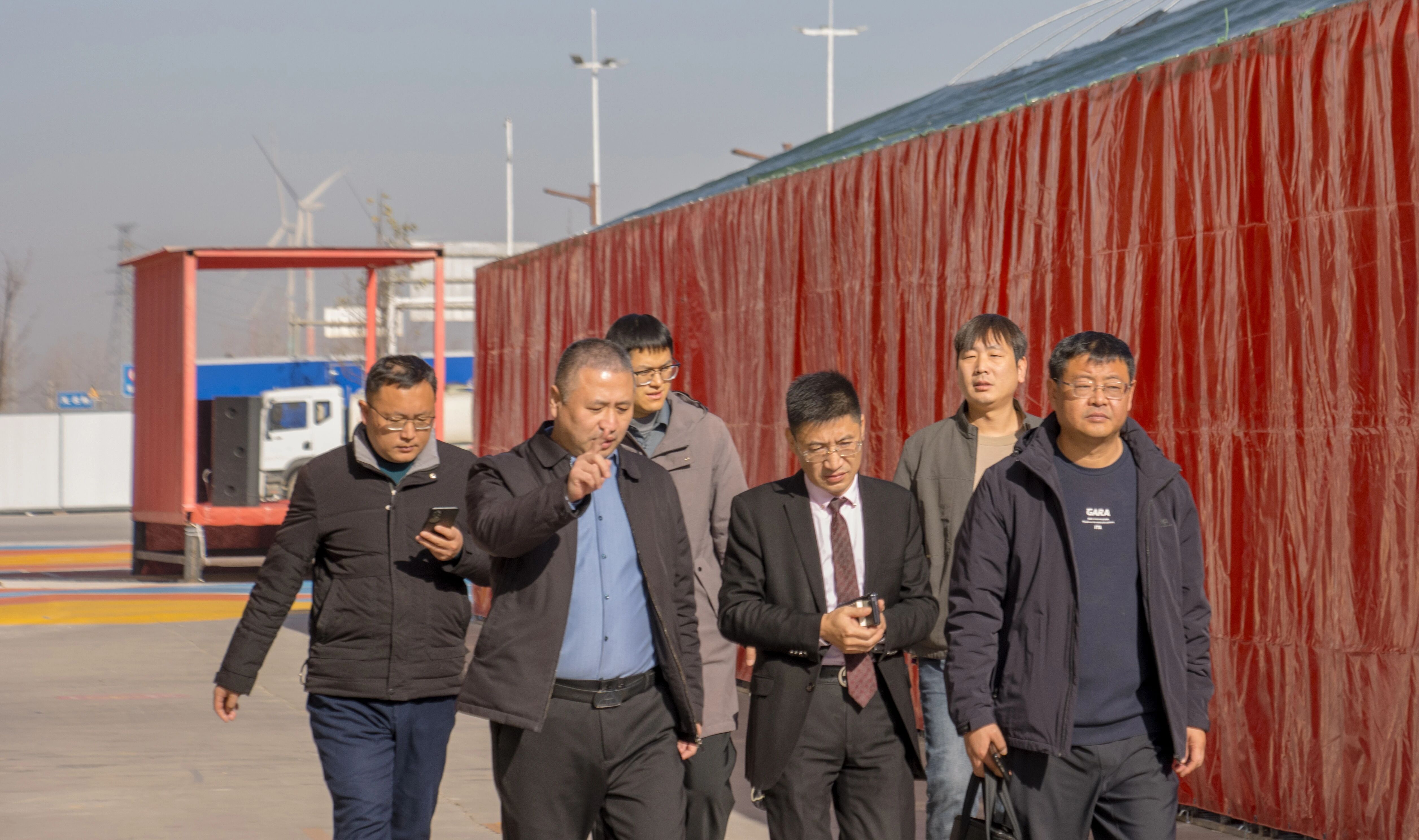 万洲汇公交站规划建设加速推进,多部门现场办公!