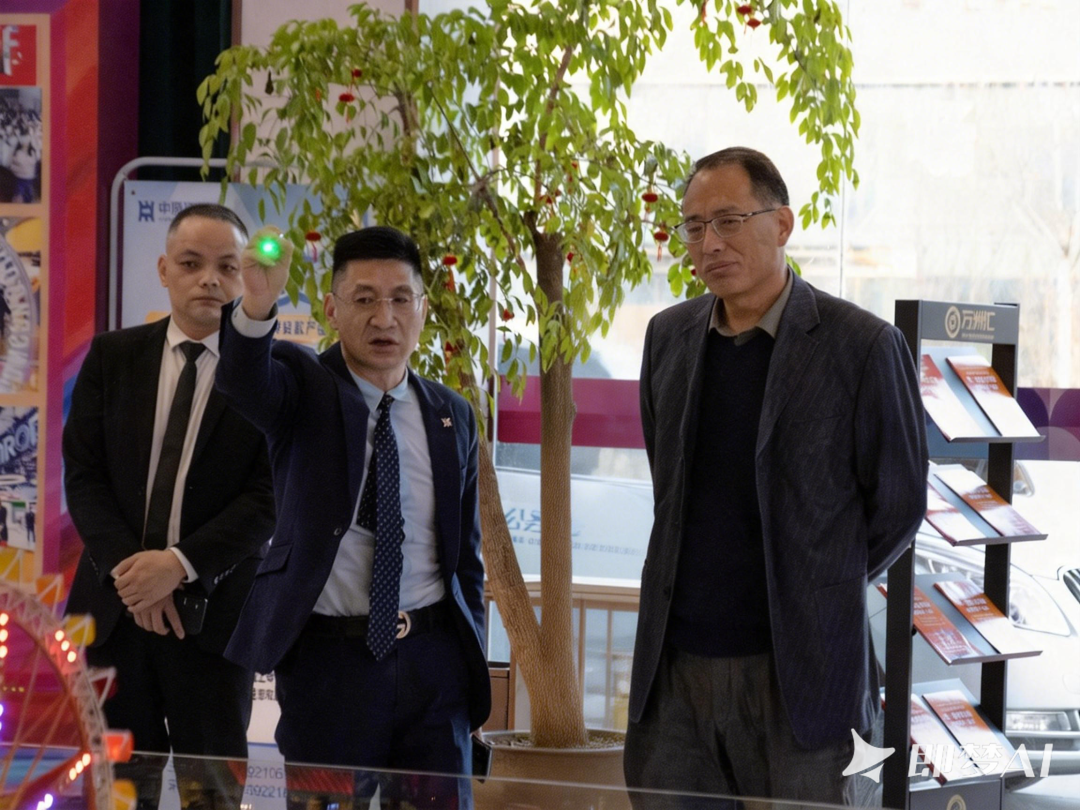 鹤壁市商务局二级调研员琚龙军一行莅临万洲汇现场办公指导工作