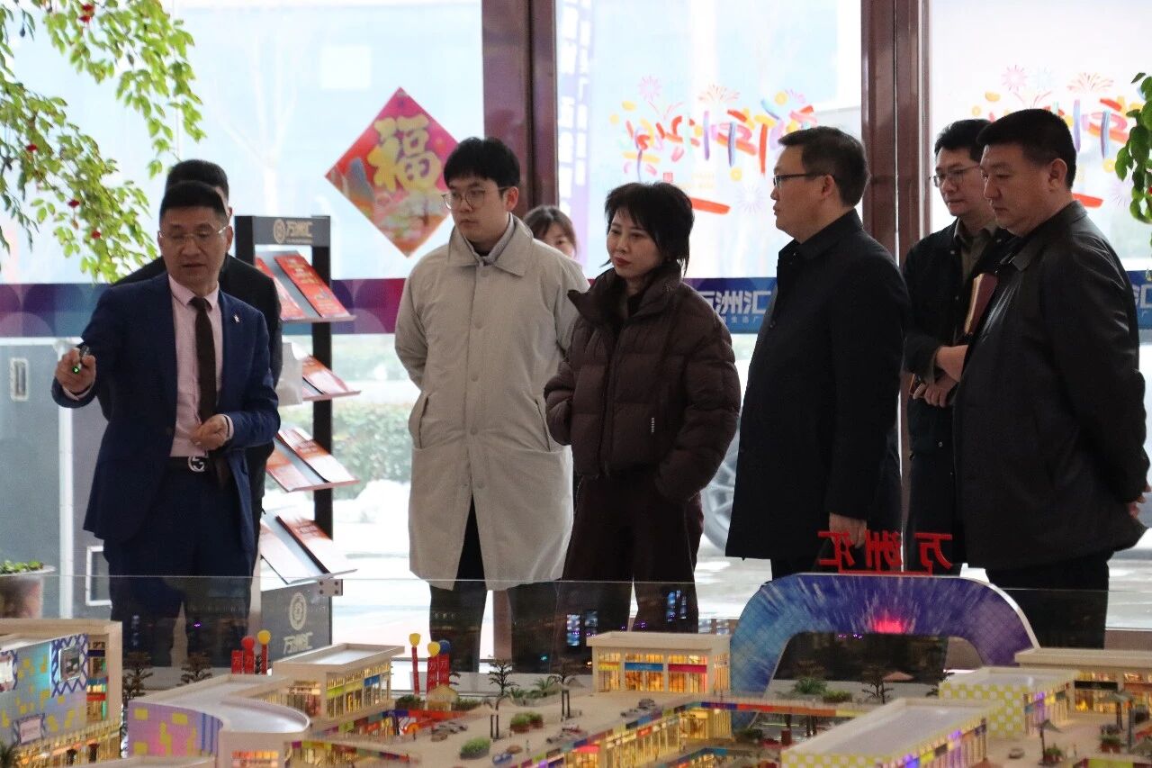 鹤壁经济技术开发区管委会副主任郭建勇等一行莅临万洲汇现场办公指导工作